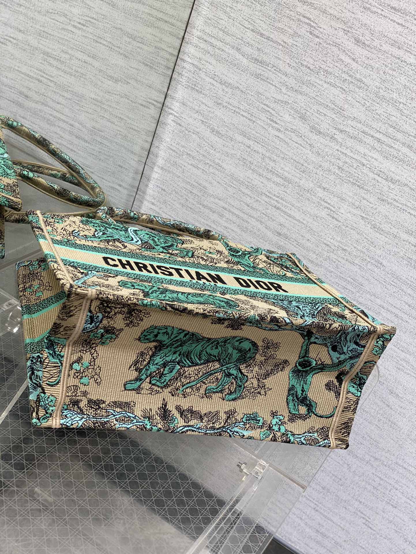 D*or small book tote-36.5cm