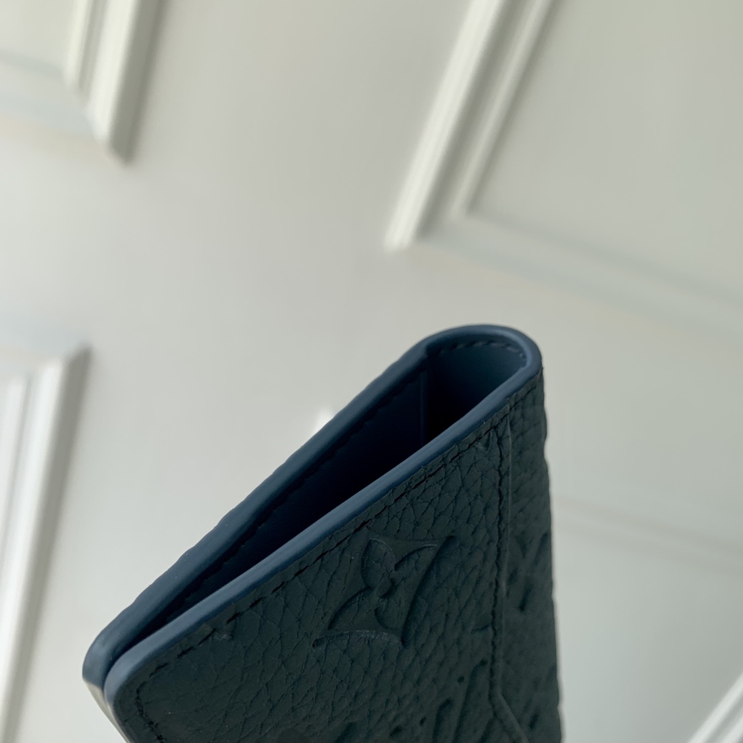 l**is V*t*n wallet-m11524-7.5 x 11.1 x 1cm