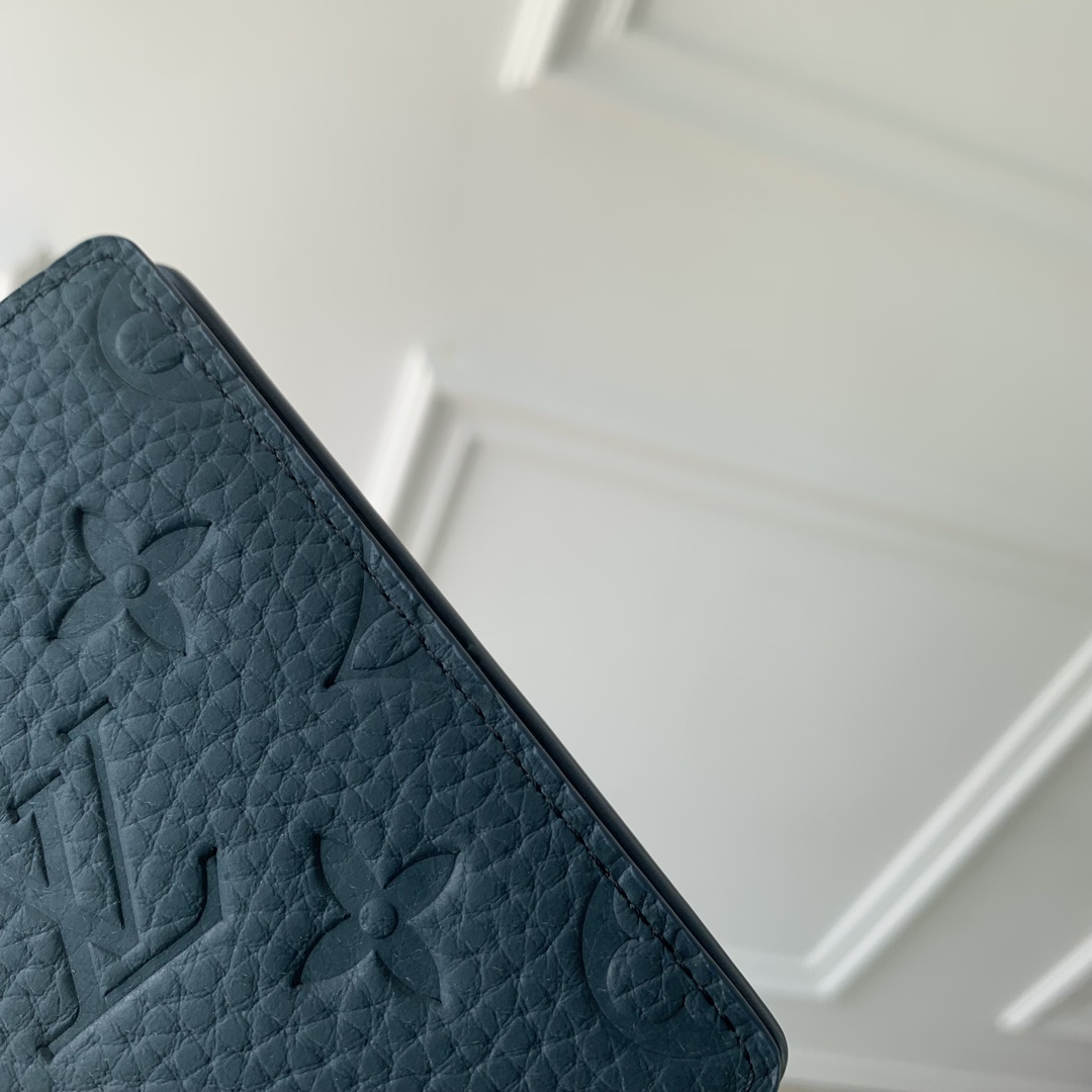 l**is V*t*n wallet-m11524-7.5 x 11.1 x 1cm