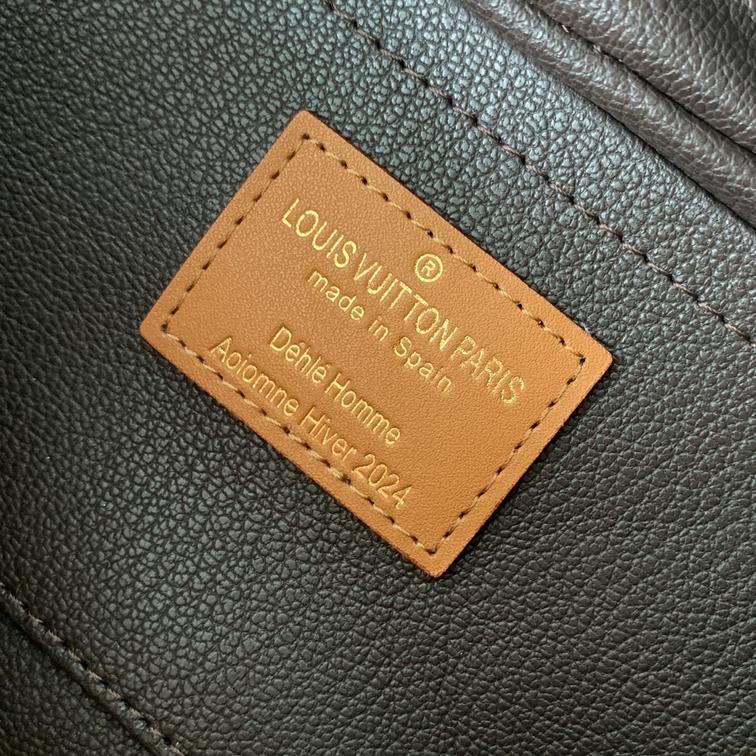 l**is V*t*n locker dopp kit pouch -23 x 13 x 12cm