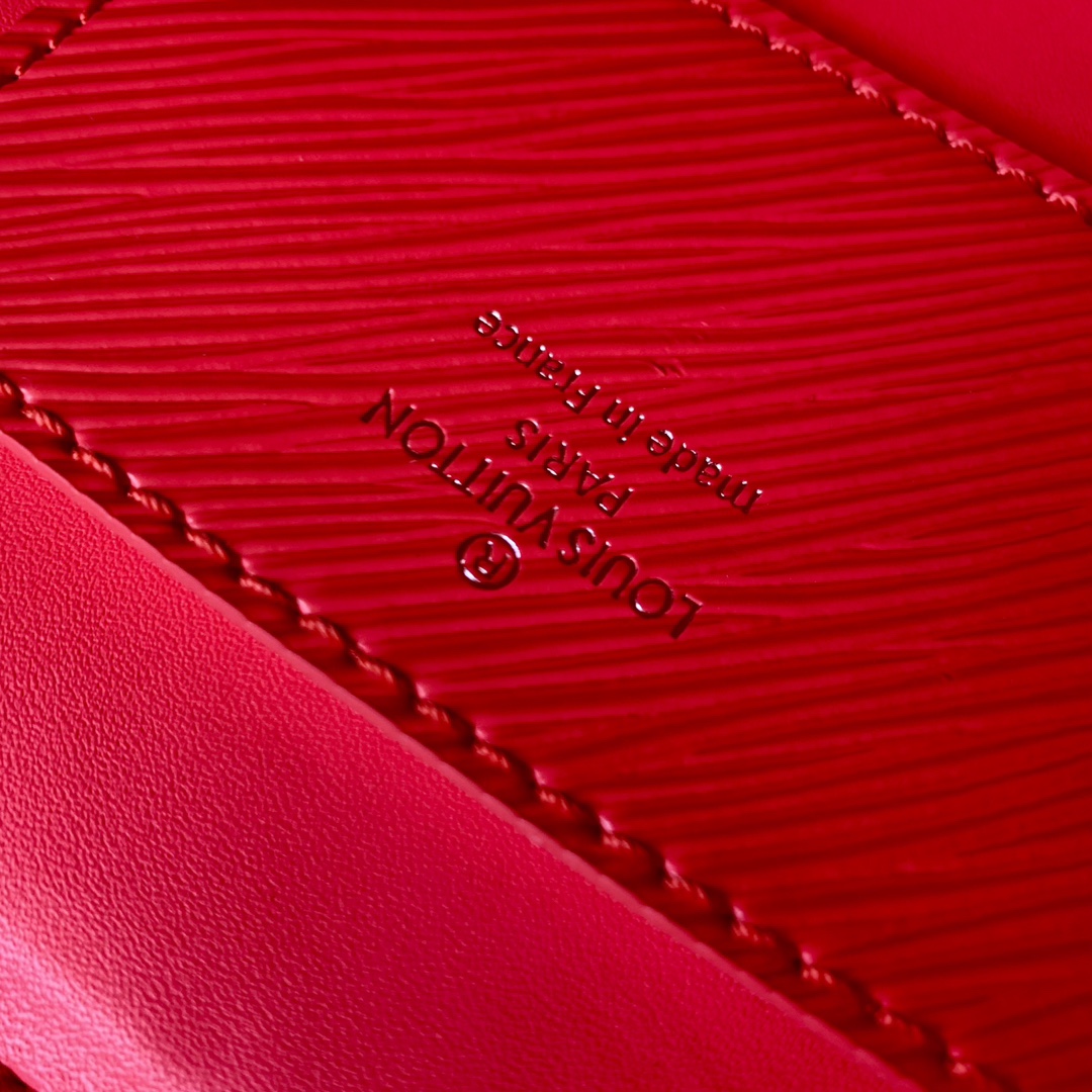 l**is V*t*n twist pm lv bloom bag-19x 15x 9cm