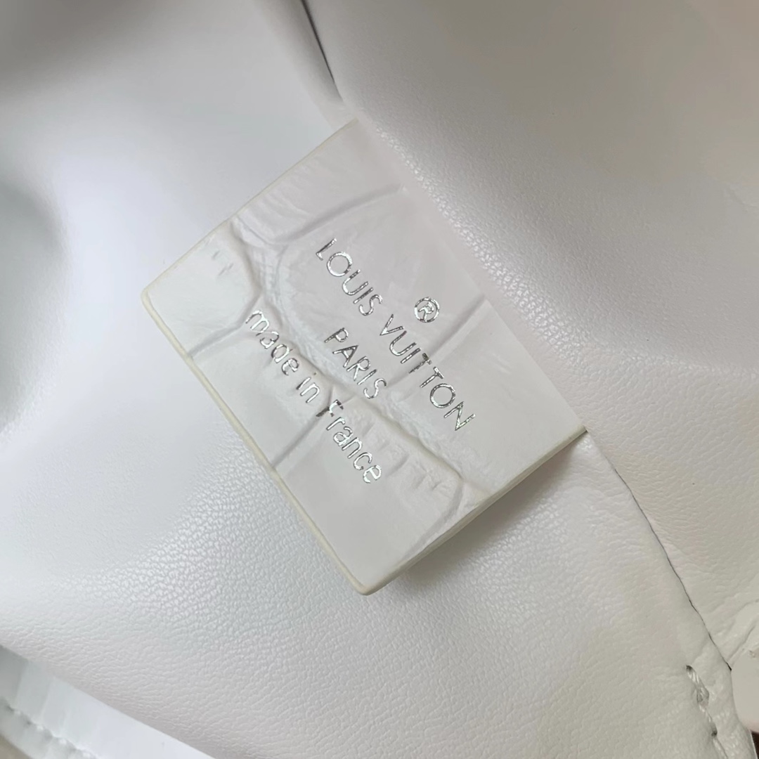 l**is V*t*n slim trunk--m25445-23 x 12 x 4cm