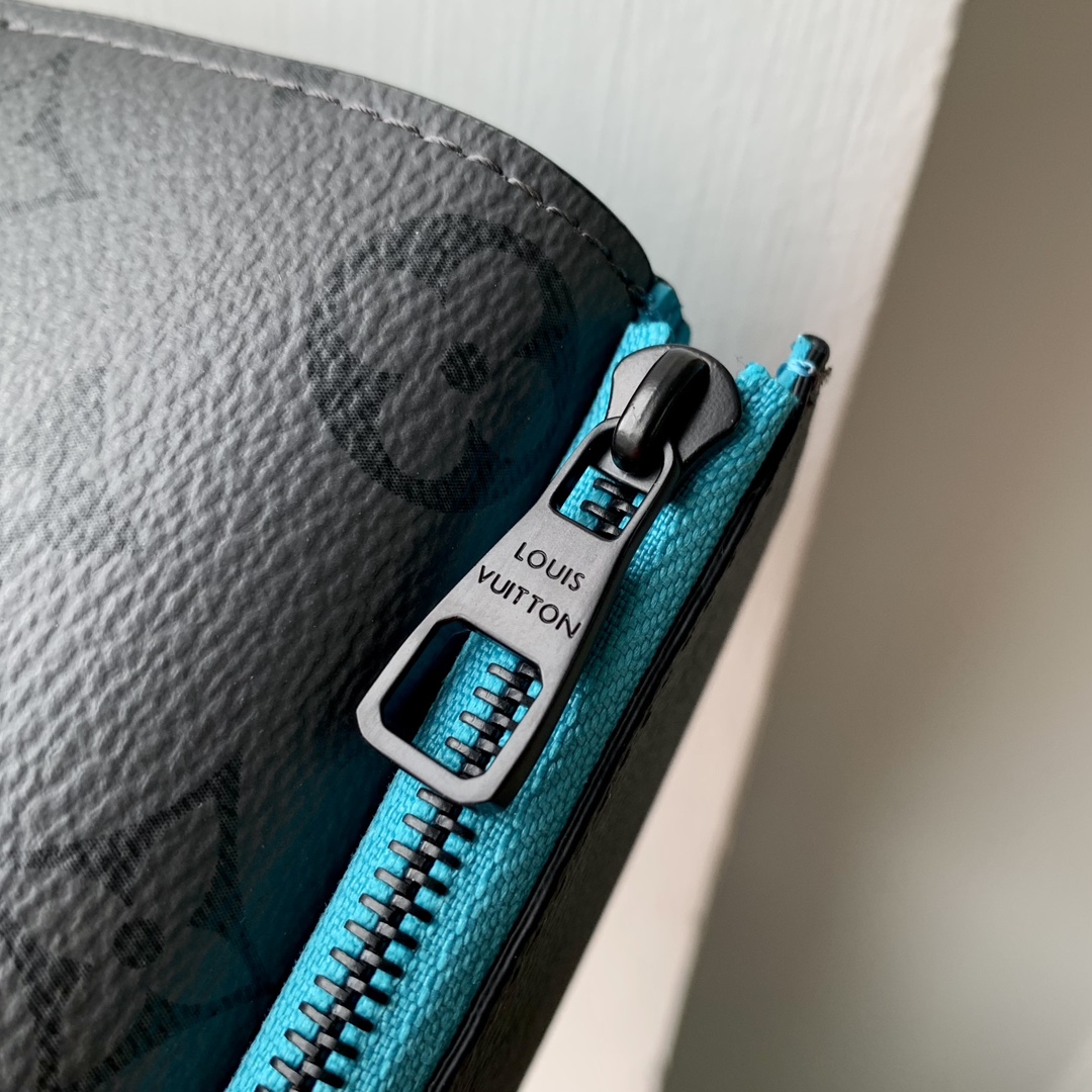 l**is V*t*n wallet-m11524-11 x 8.5 x 2cm