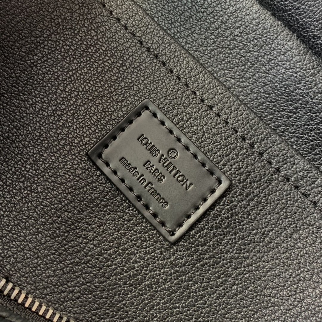 l**is V*t*n locker dopp kit pouch -23 x 13 x 12cm