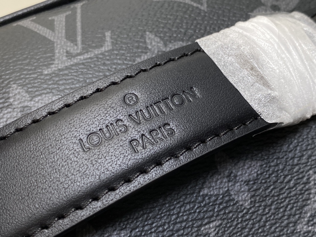 l**is V*t*n toiletry bag 2 compartments-24*13*13cm