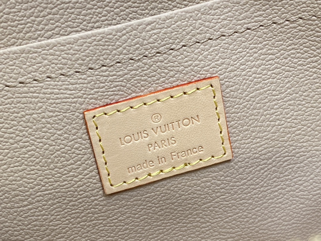 l**is V*t*n toiletry bag 2 compartments-24*13*13cm