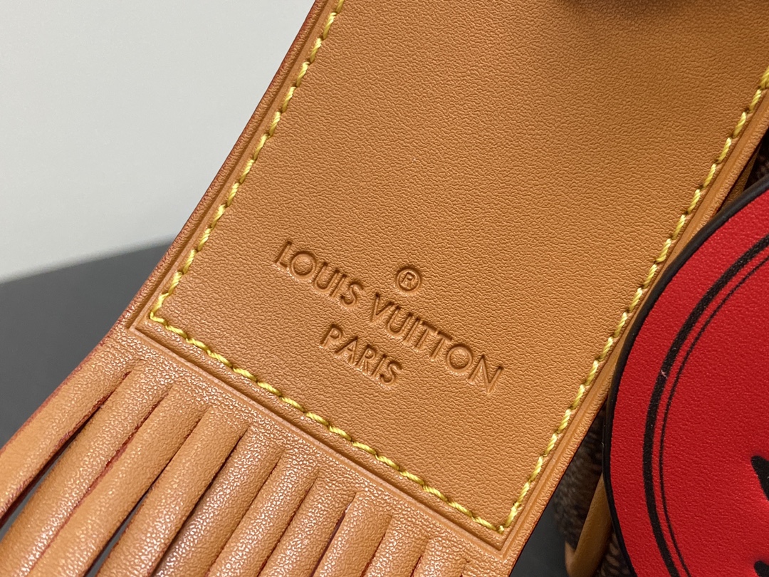 l**is V*t*npochette accessoire xl m11623-28*16.5*9cm