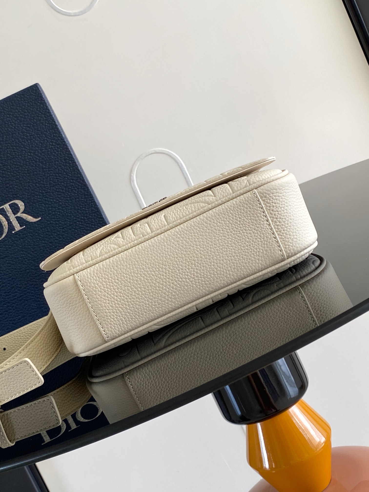 D*or men messenger bag-21 x 18 x 6cm