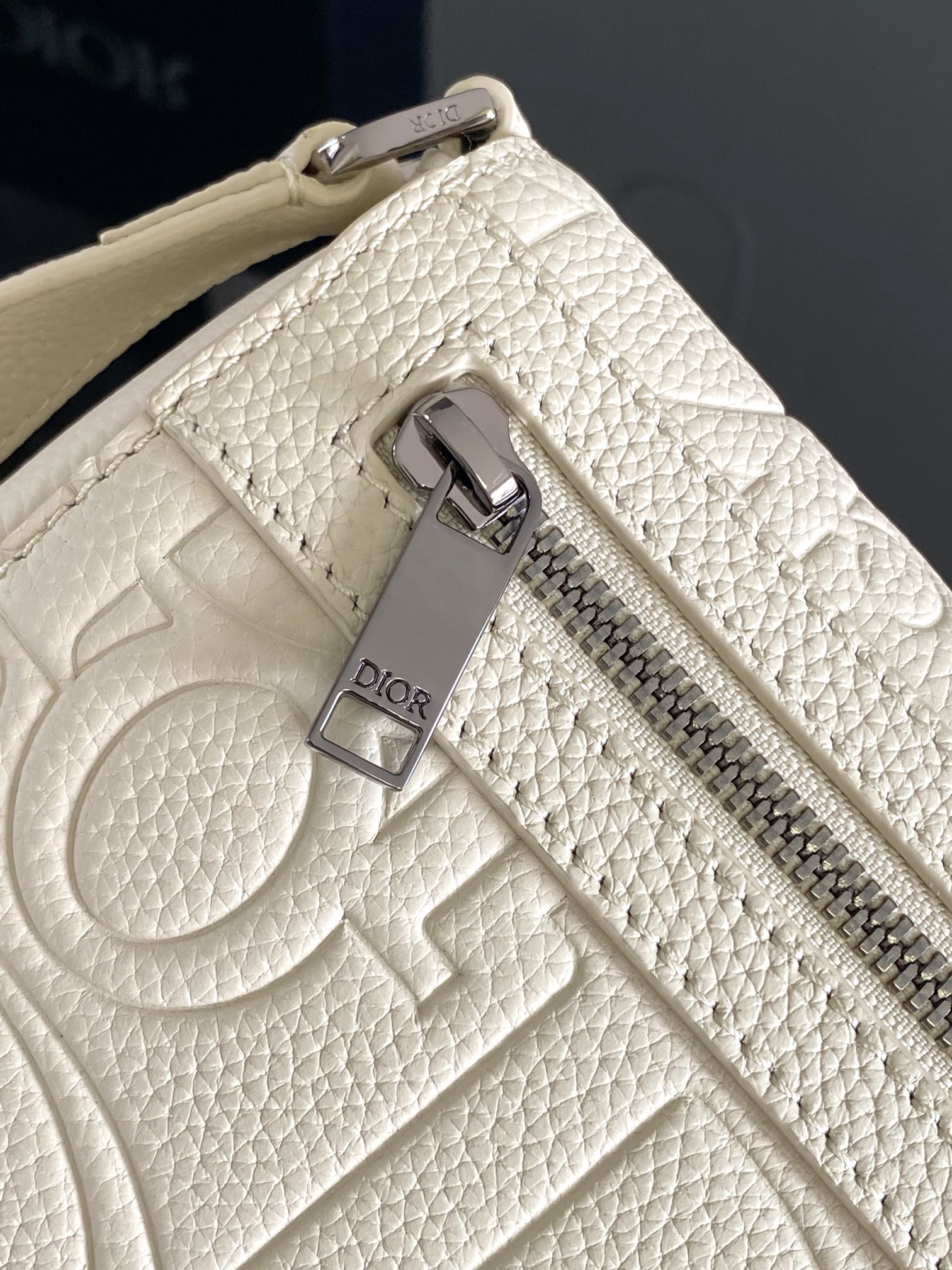 D*or men messenger bag-21 x 18 x 6cm