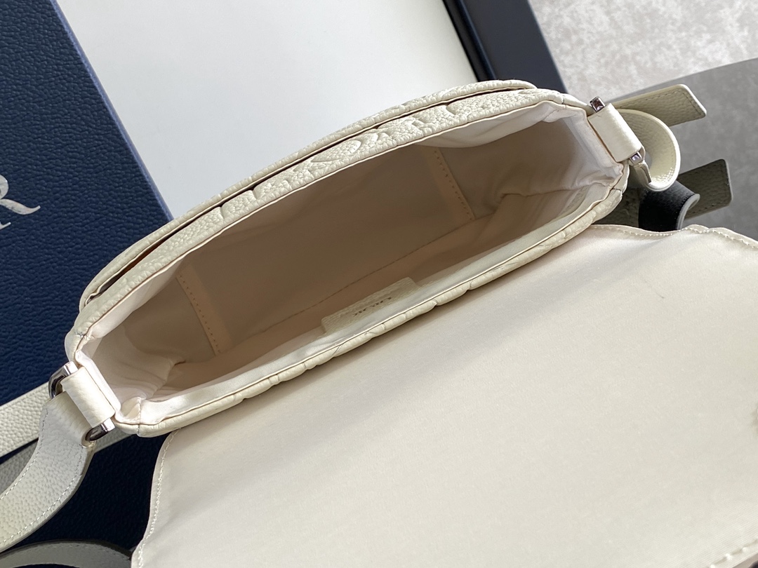 D*or men messenger bag-21 x 18 x 6cm