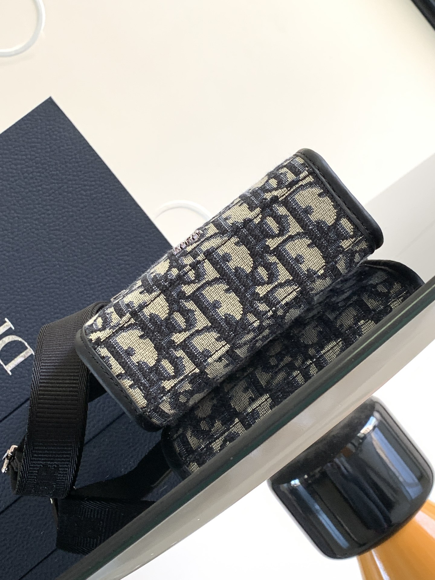 d*or safari N0*H-south bag-14 x 19 x 6.5cm