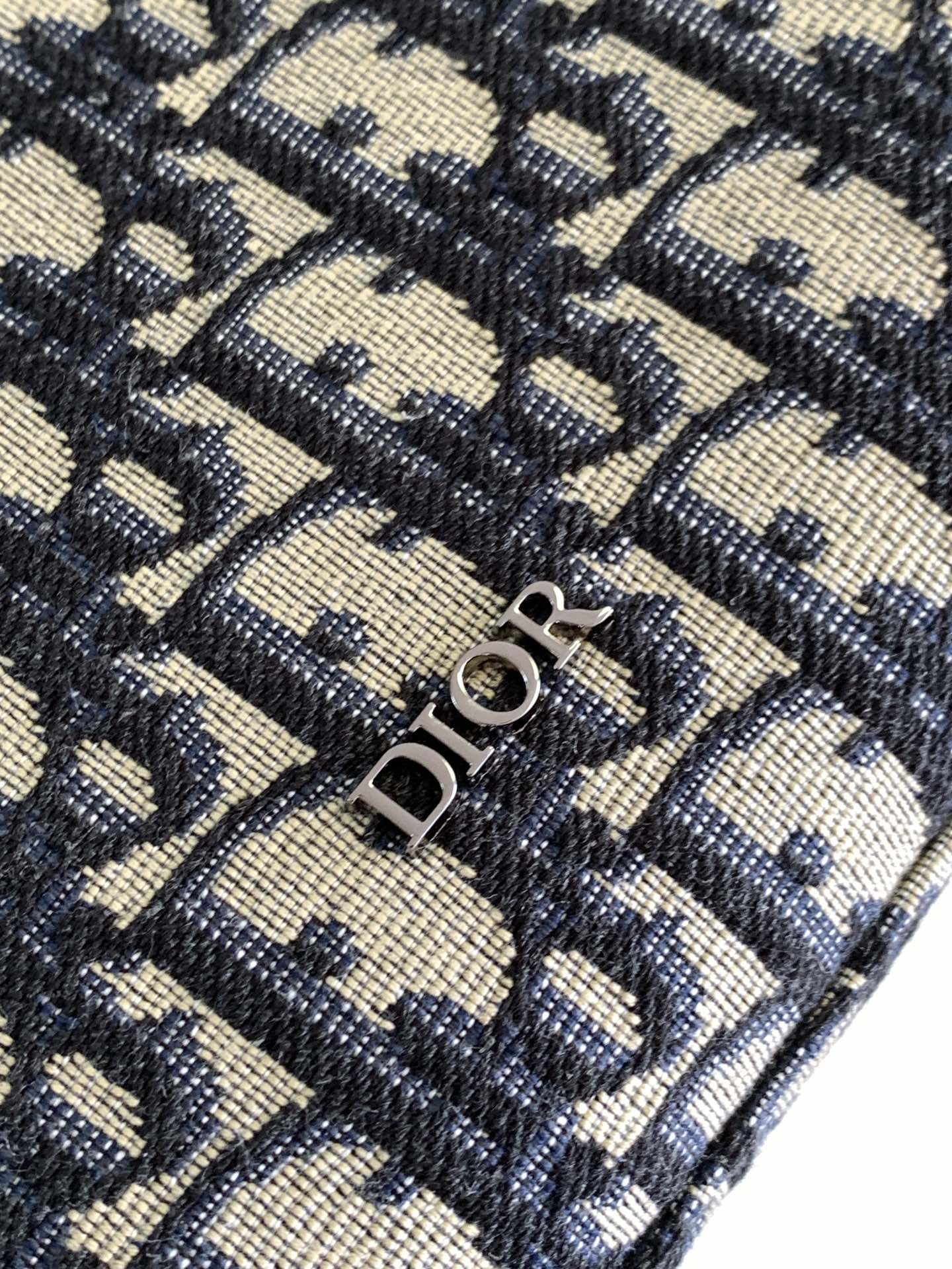 d*or safari N0*H-south bag-21 x 23.5 x 7.5cm