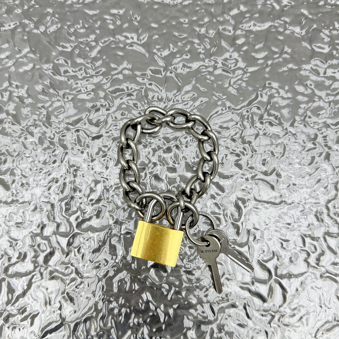 Ba*len*cia*ga bracelet-19cm