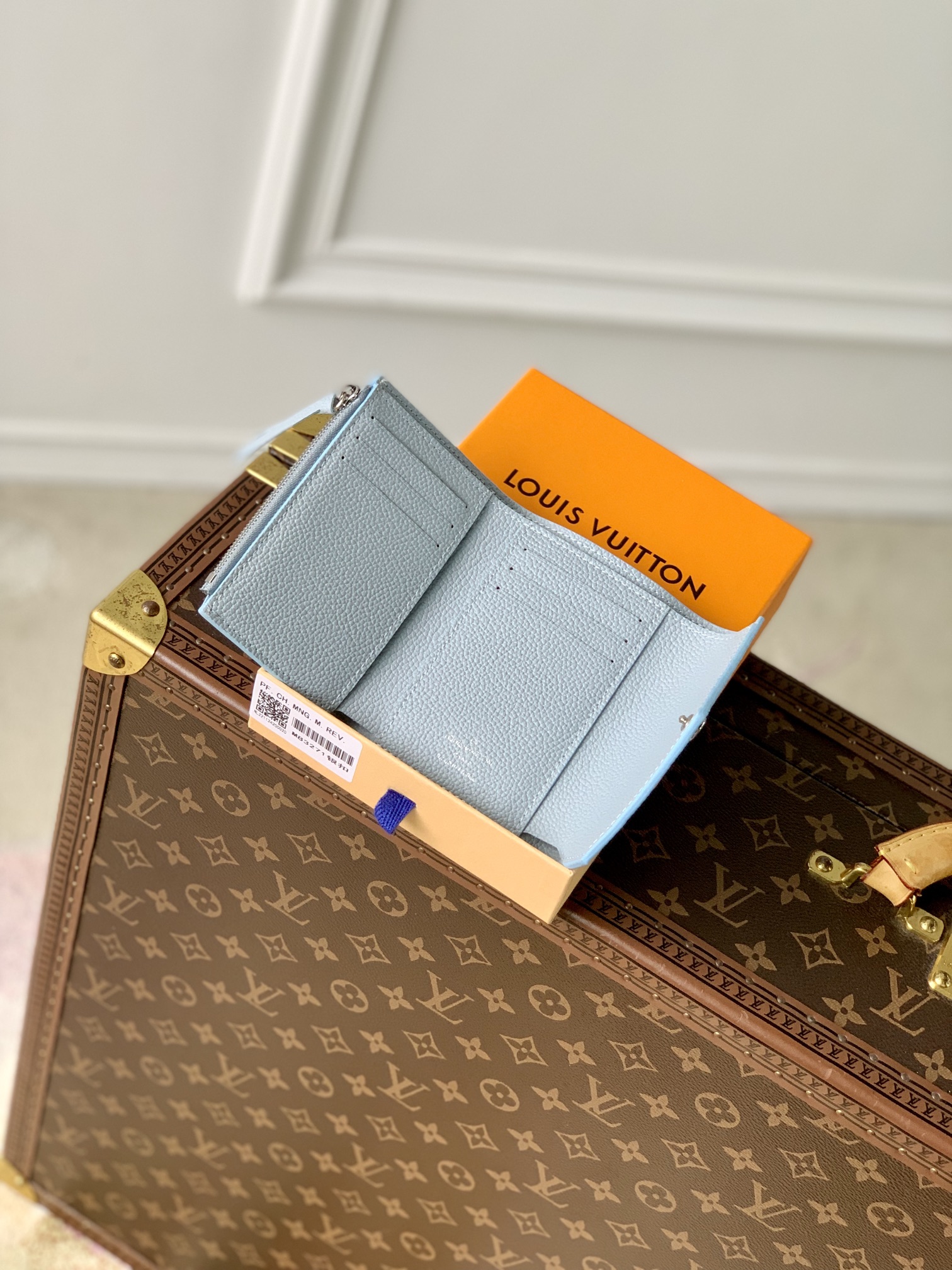 l**is V*t*n wallet-9 x 11.5 x 1.5cm