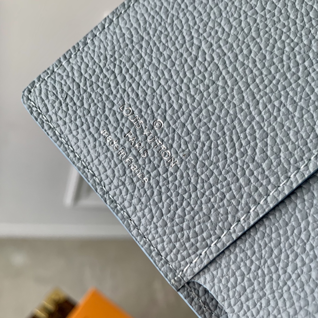 l**is V*t*n wallet-11.5 x 8.5 x 4cm