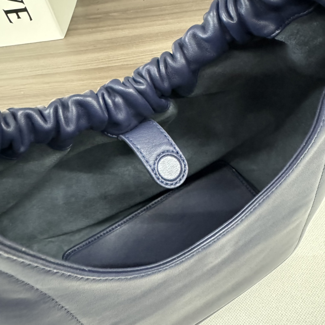 Loewe Squeeze Bag-29*24*10.5CM