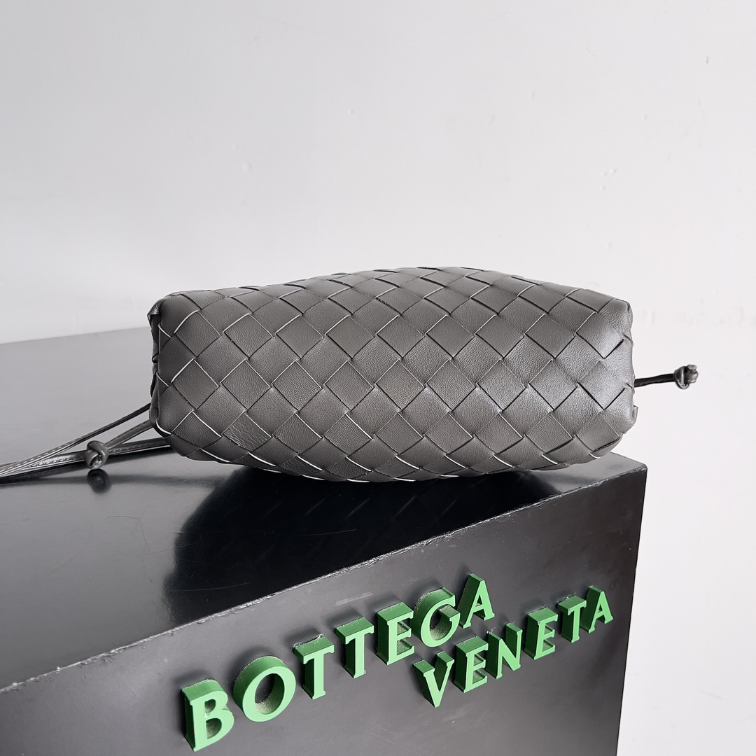 Bo*te*ga ve*ne*ta the pouch bag-22*9cm