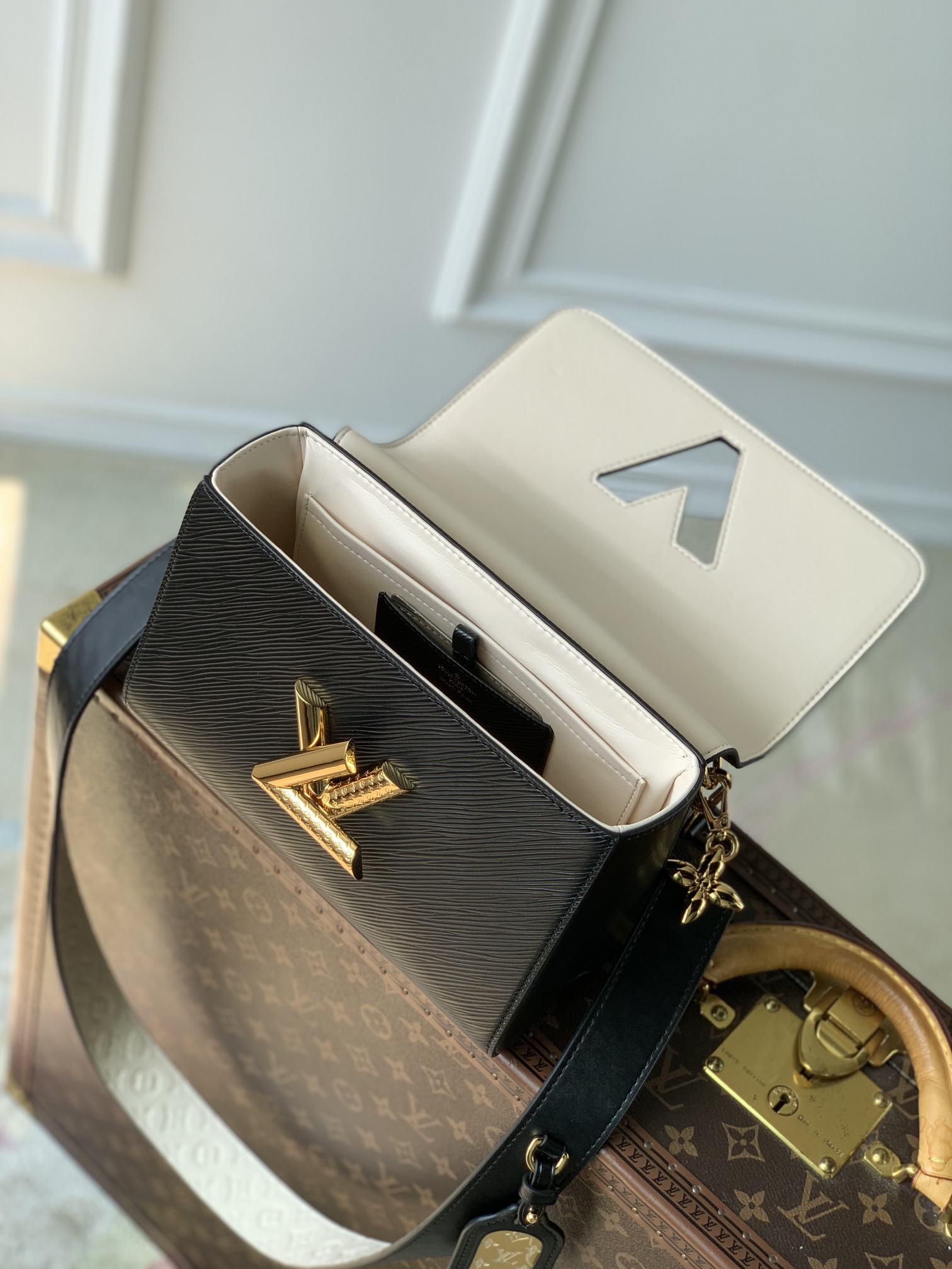 l**is V*t*n twist mm bloom bag-m25360-23*17*9.5cm