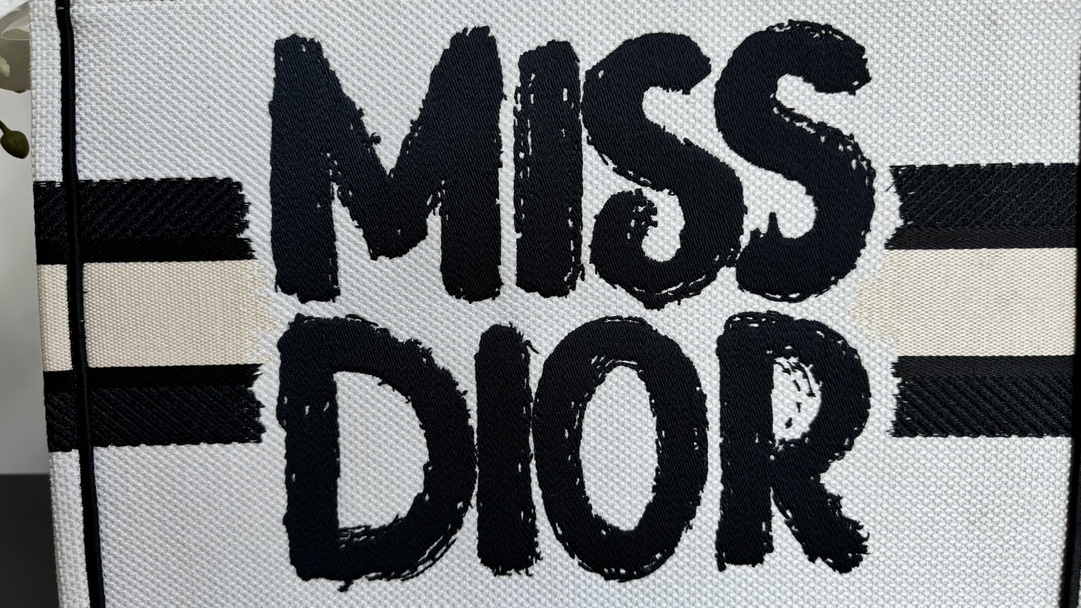 D*or small book tote-36.5cm