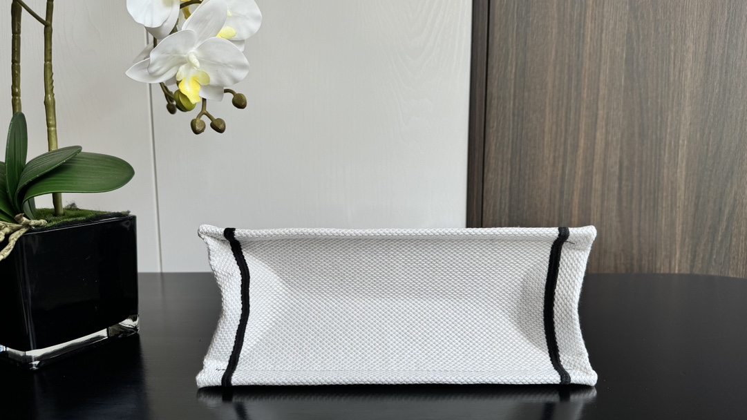 D*or small book tote-26*8*22cm