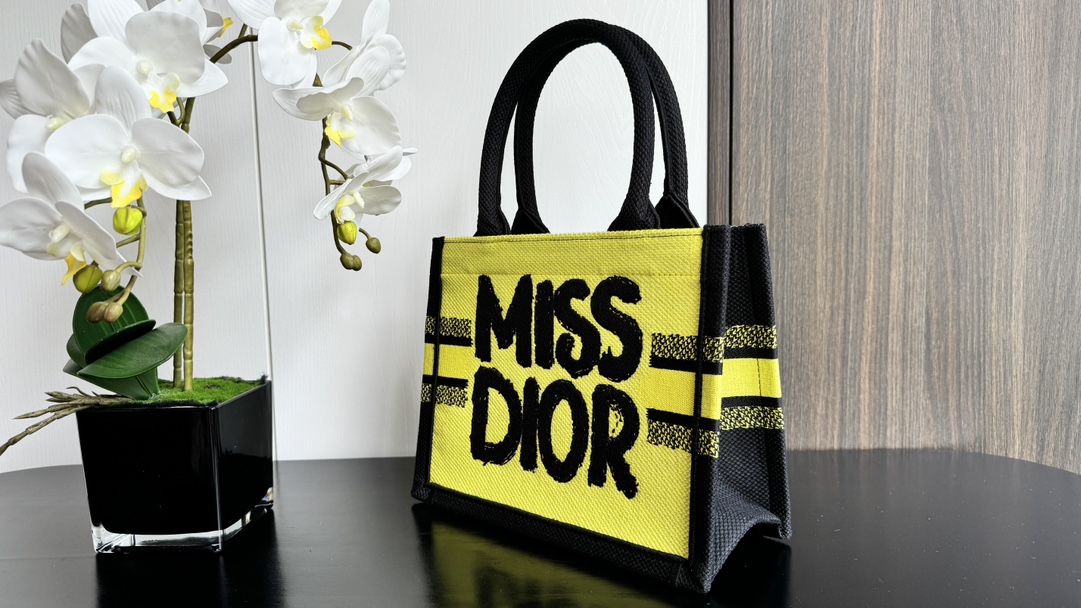 D*or small book tote-26*8*22cm