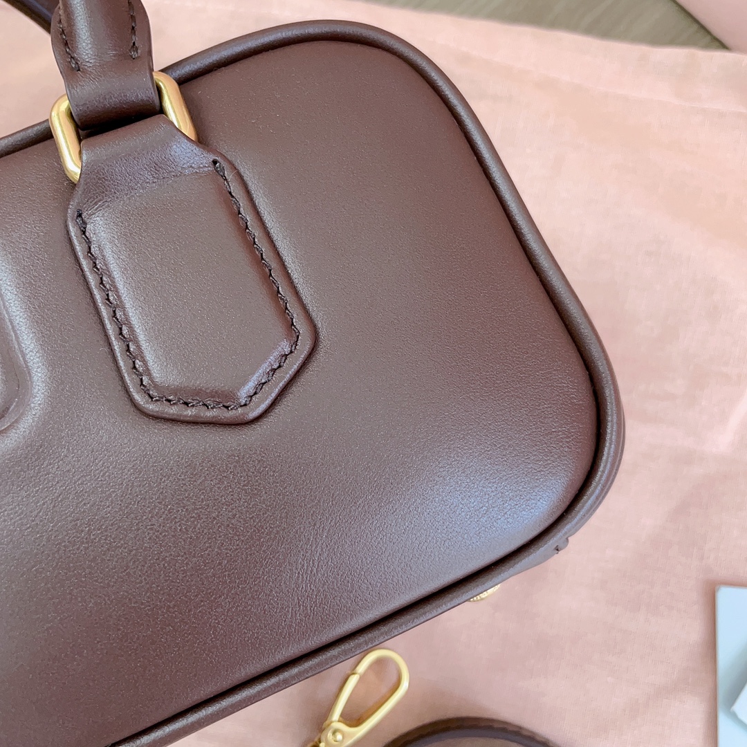 MiuMiu Top Handbags-22X10.5X7.5CM