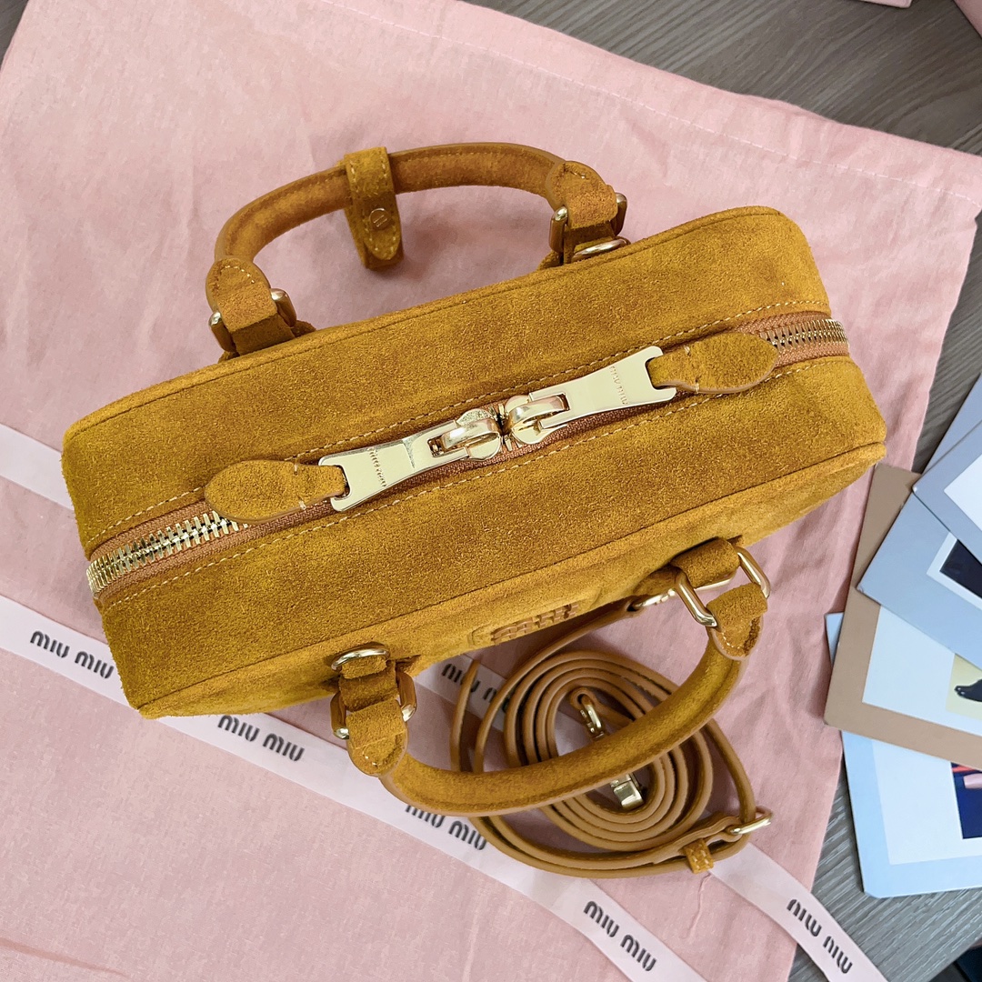 MiuMiu Top Handbags-22X10.5X7.5CM