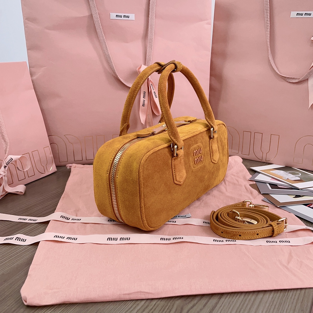 MiuMiu Top Handbags-27X12X9CM