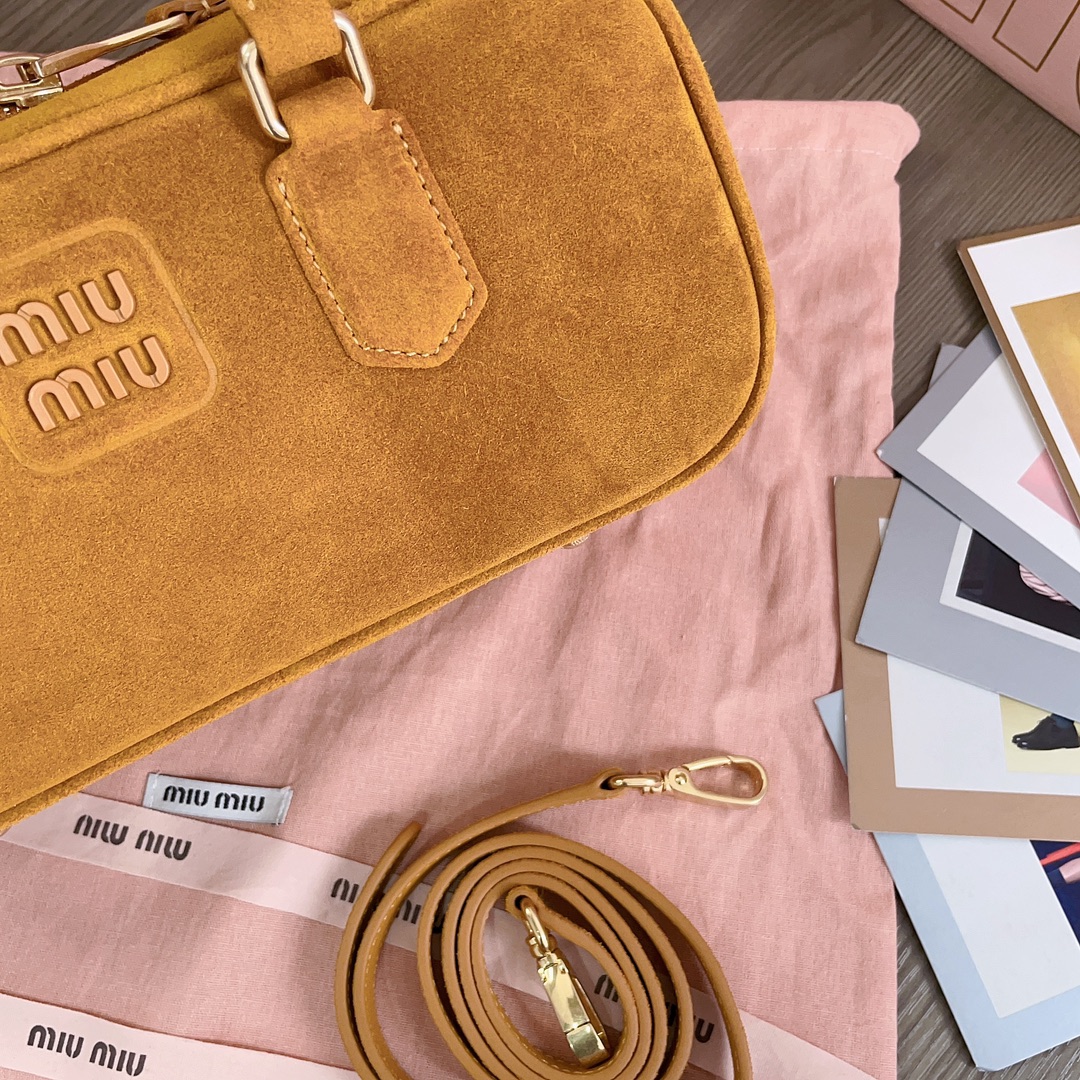 MiuMiu Top Handbags-27X12X9CM