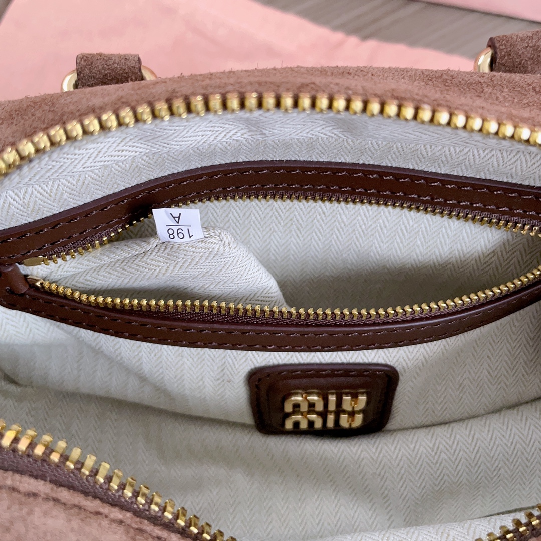 MiuMiu Top Handbags-22X10.5X7.5CM