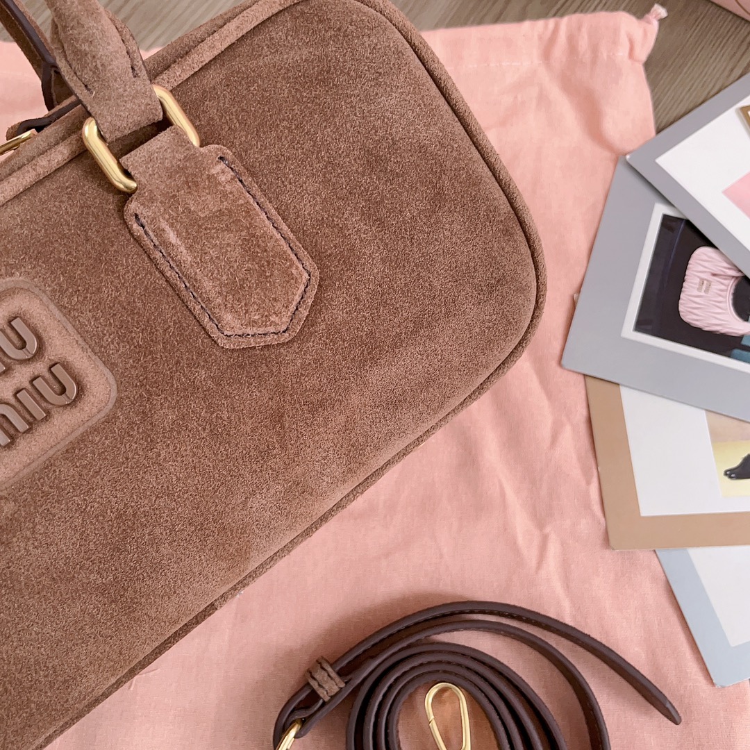 MiuMiu Top Handbags-27X12X9CM