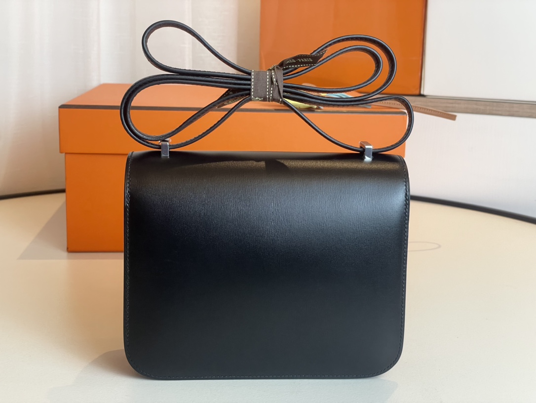 H**mes constance box leather-19cm