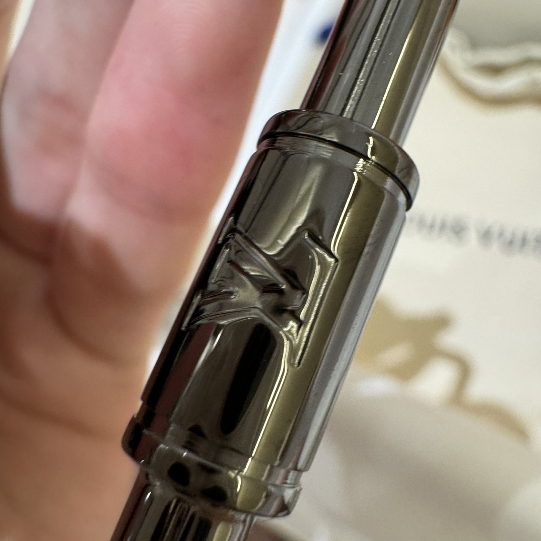 l**is V*t*n belt-4cm