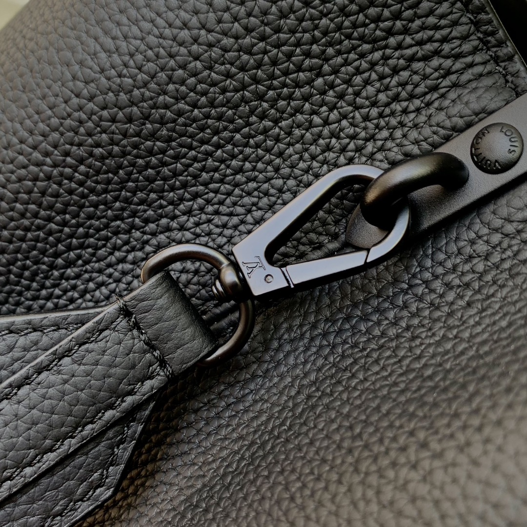 l**is V*t*n capucines souple handlebag-38 x 23 x 16cm