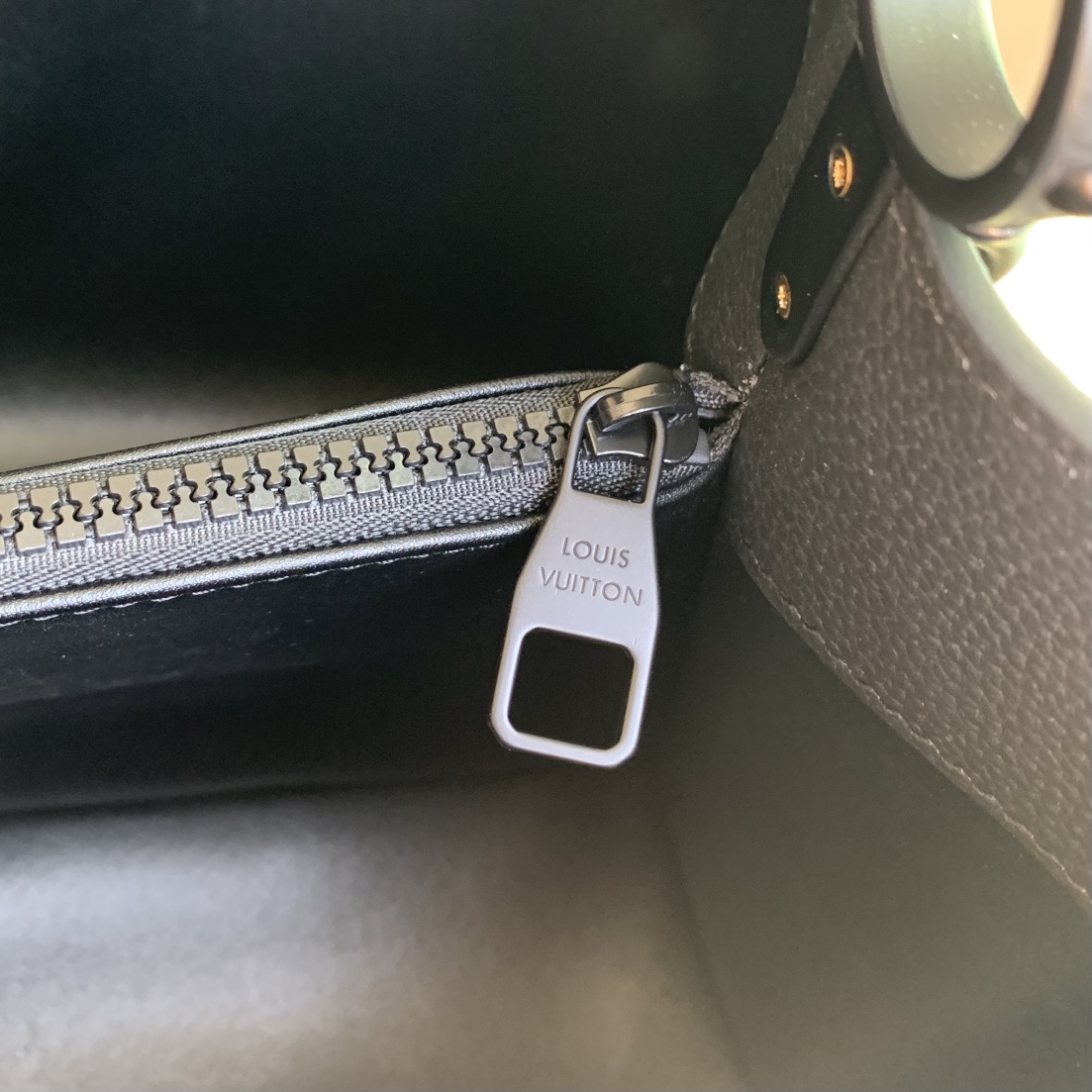 l**is V*t*n capucines souple handlebag-38 x 23 x 16cm