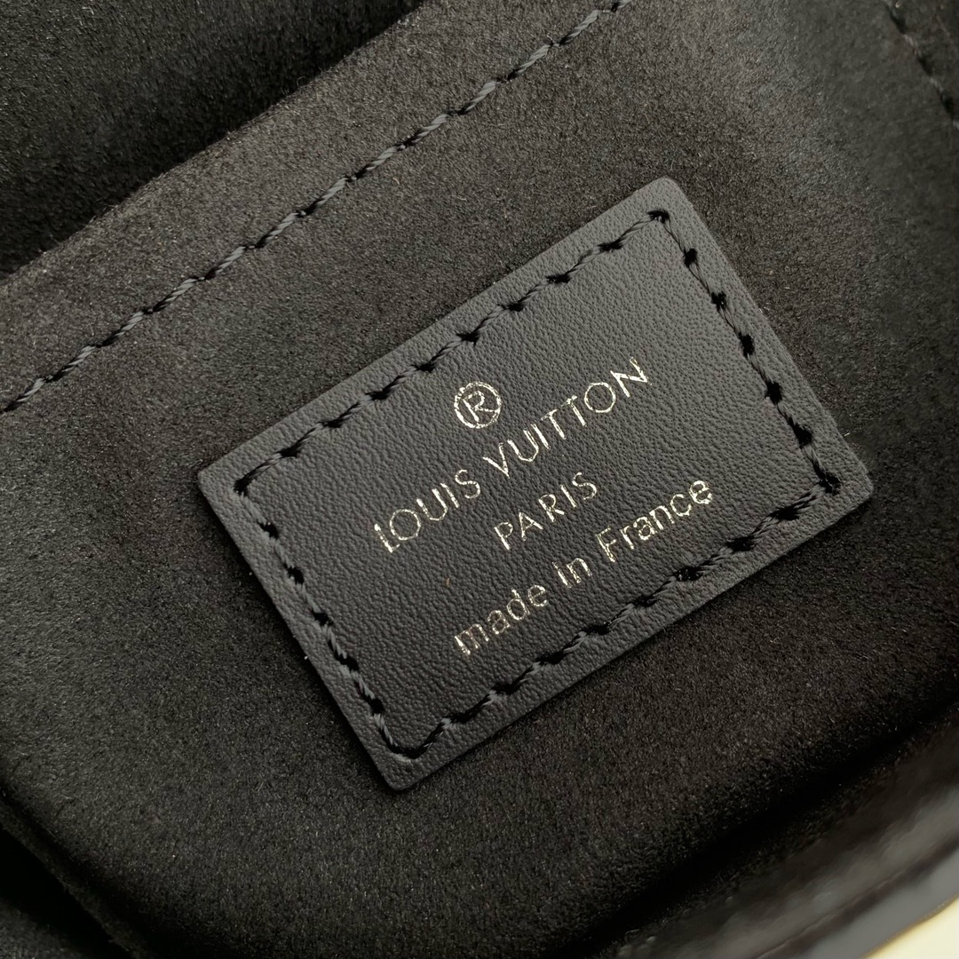 l**is V*t*n camera box-m82465-12.5*17.6*6cm