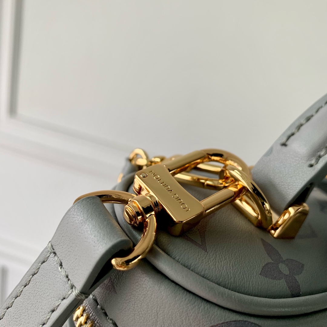 l**is V*t*n vanity chain pouch-19*1.5*6.5cm