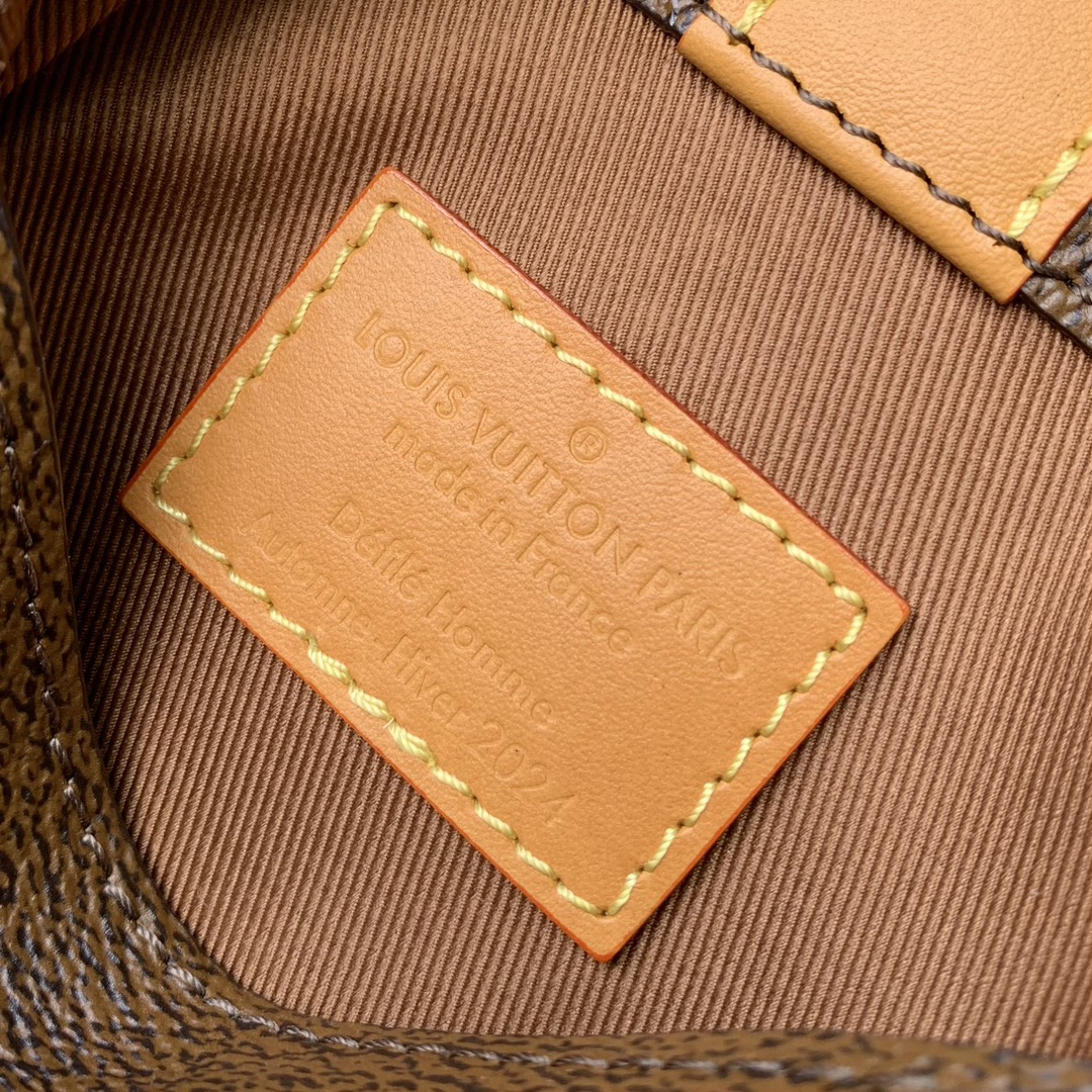 l**is V*t*n envelope pouch-18*18.5*12.5cm