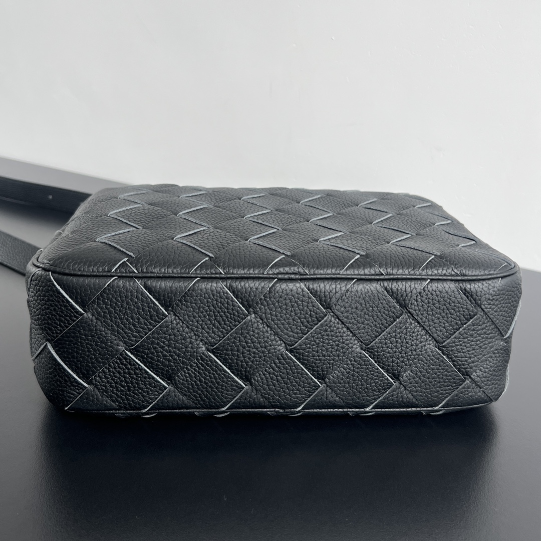 Bo*te*ga ve*ne*ta camera bag-29x19.5x7.5cm