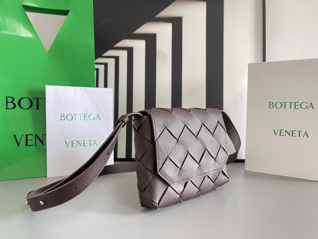 Bo*te*ga ve*ne*ta diago pouch-25x16.5x2cm