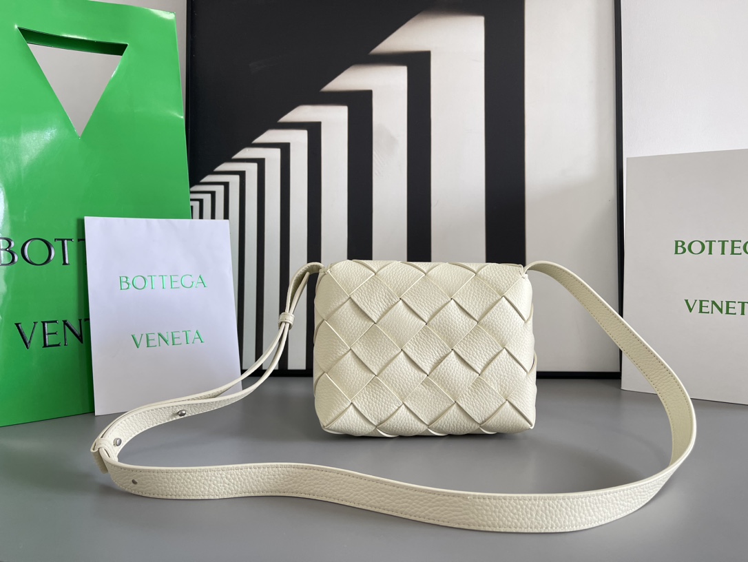 Bo*te*ga ve*ne*ta diago pouch-25x16.5x2cm