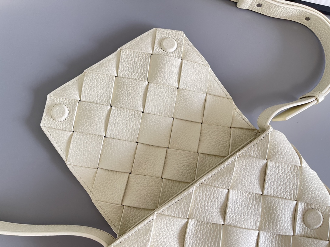 Bo*te*ga ve*ne*ta diago pouch-25x16.5x2cm