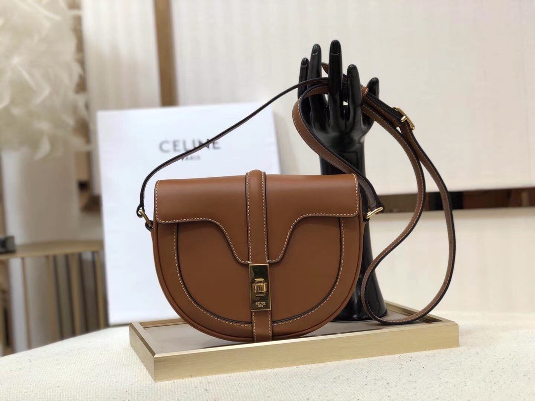 Celin Besace 16 Bag in Natural Calfskin -19*17*6CM
