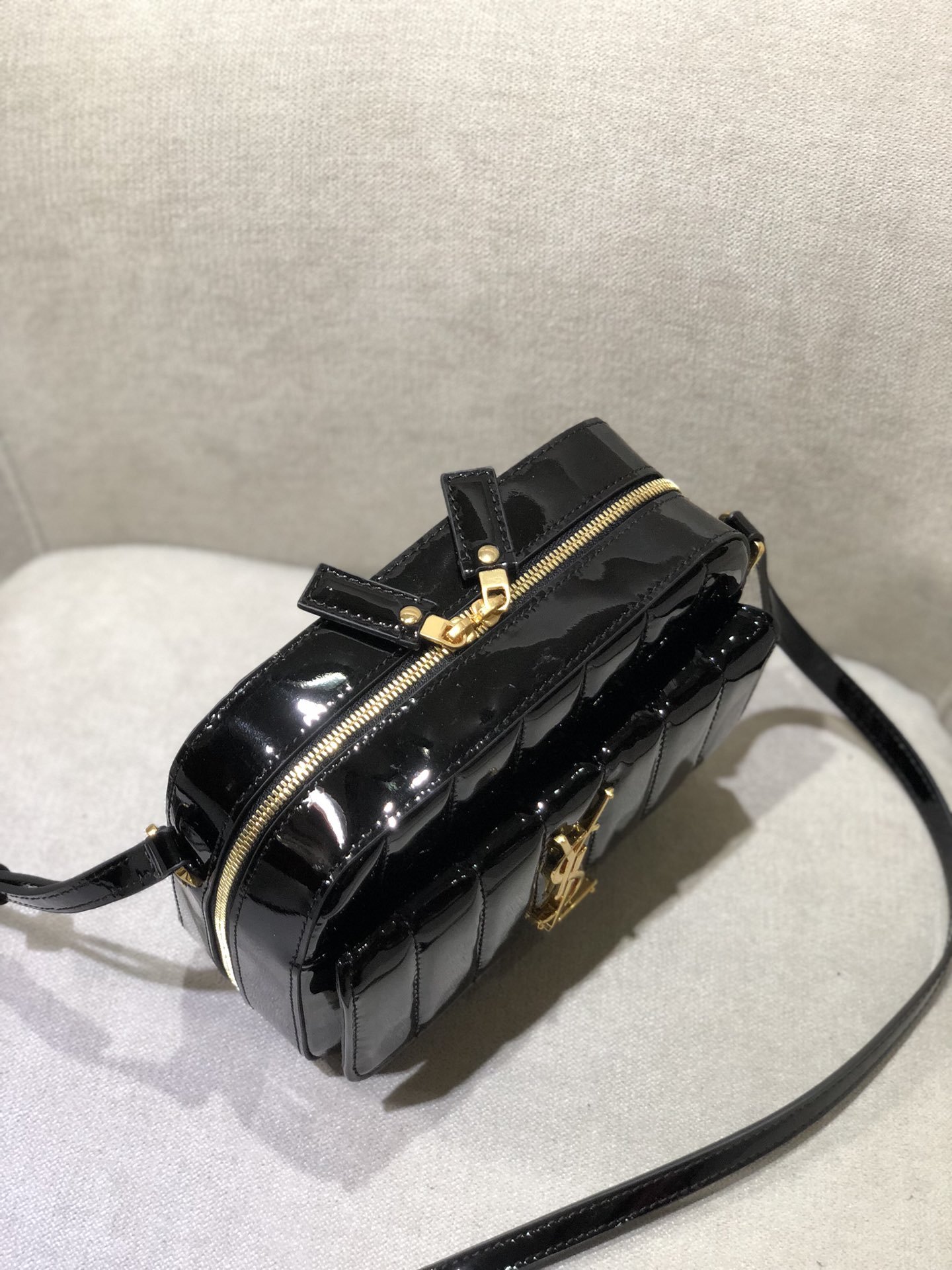YSL Vicky Chain Bag-18*13*6CM
