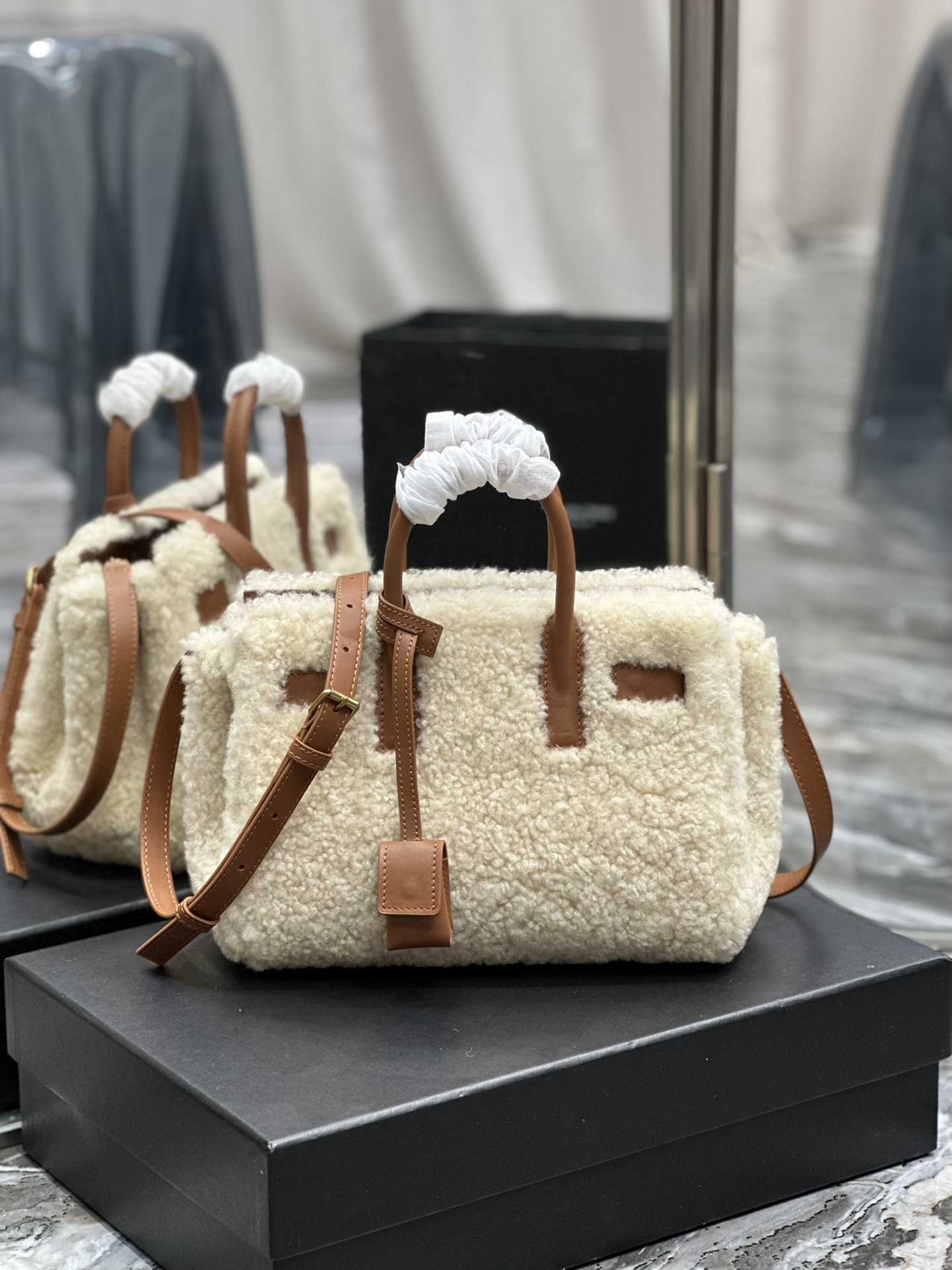 YSL Sac De Jour-22x18x11CM