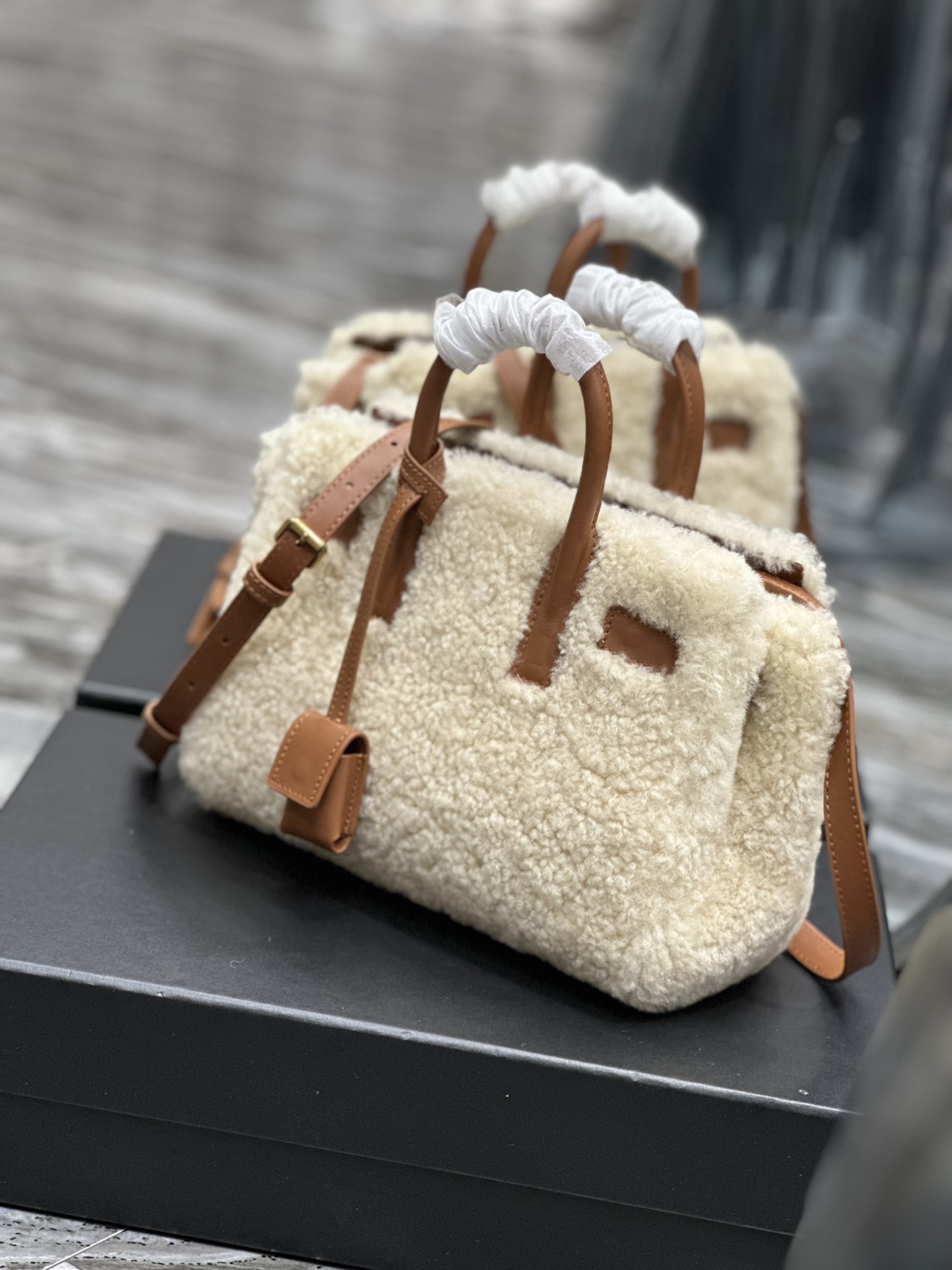 YSL Sac De Jour-22x18x11CM