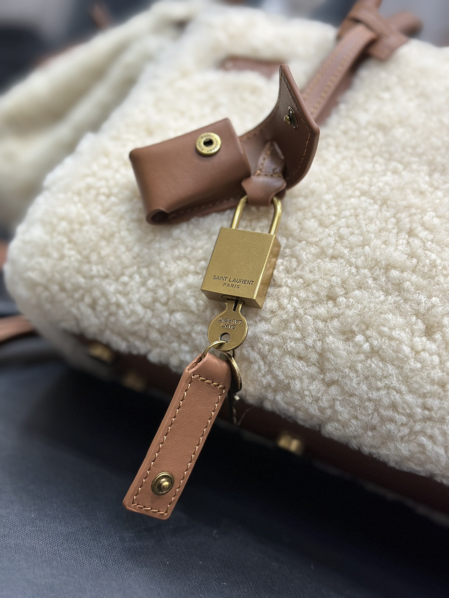 YSL Sac De Jour-22x18x11CM